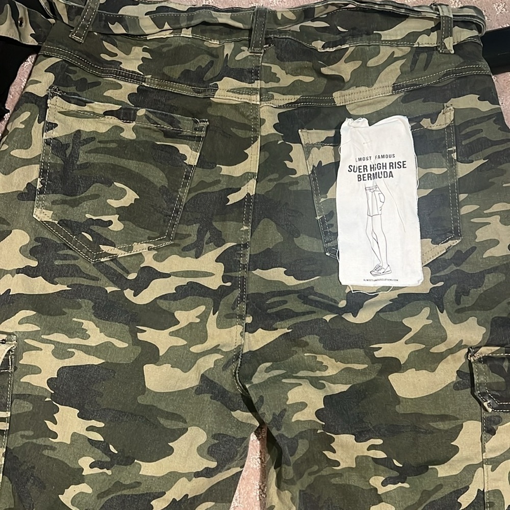Almost Famous 
Women's Camo Cargo Shorts High Waisted Army Fatigue Shorts - Picture 5 of 8